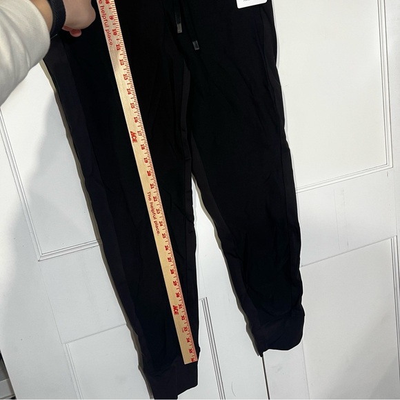 NWT Athleta Headlands Hybrid Trek Jogger Black Mid Rise Size Large - Picture 8 of 9